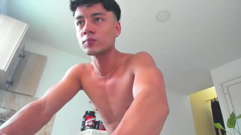Snapshot of sebastian_dash chatting on February 1, 10:13 pm SEBAS online show from February 1, 10:13 pm