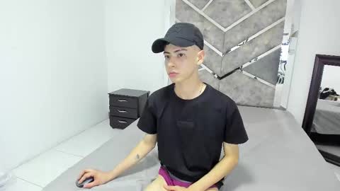 Sebastian Reed online show from October 24, 4:35 am