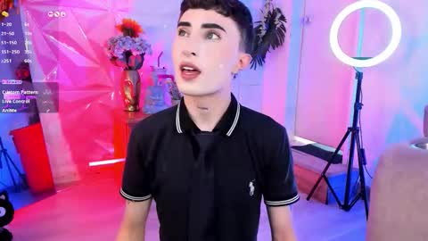     .  INDEPENDENT MODEL online show from March 13, 3:59 pm