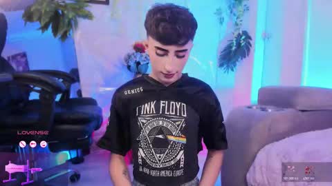     .  INDEPENDENT MODEL online show from February 16, 2:04 pm