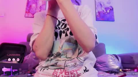     .  INDEPENDENT MODEL online show from February 21, 1:03 pm