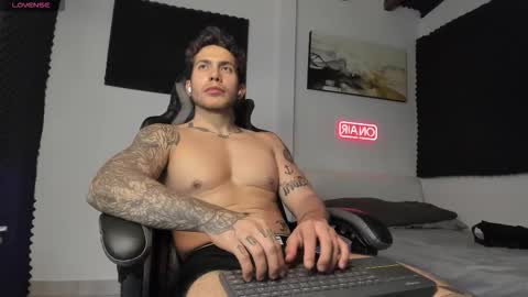 Lucian Sinclair online show from November 7, 3:42 am