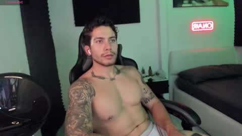 Lucian Sinclair online show from November 27, 1:02 am