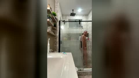 secretlybiguy93 online show from August 2, 1:40 am