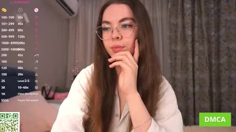 Mia online show from February 7, 3:59 pm