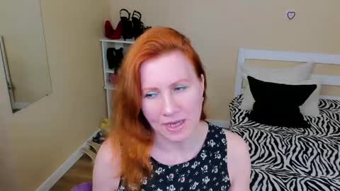 seductive_foxy_ online show from May 3, 1:11 am