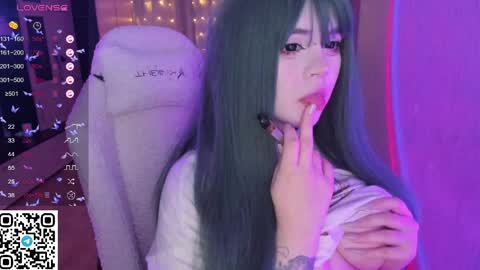 Selena  online show from April 7, 5:42 am