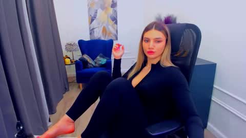 selenaemoore online show from March 6, 3:49 am