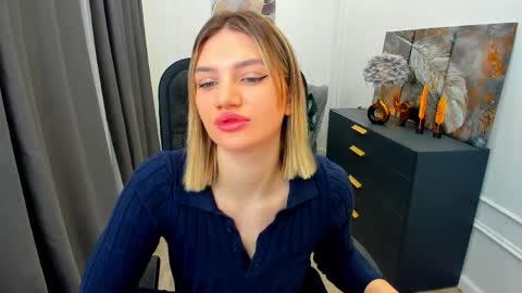 selenaemoore online show from March 26, 3:56 am