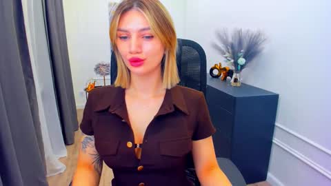 selenaemoore online show from March 17, 5:45 am