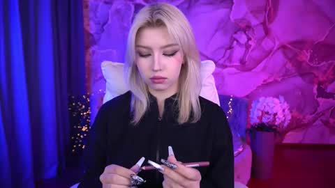 selenairis online show from October 2, 7:07 am