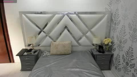 Selena reyess online show from December 22, 12:12 pm