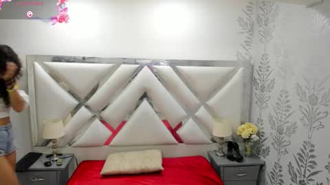 Selena reyess online show from December 18, 12:22 pm