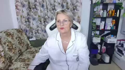 Selenna online show from February 25, 6:33 pm