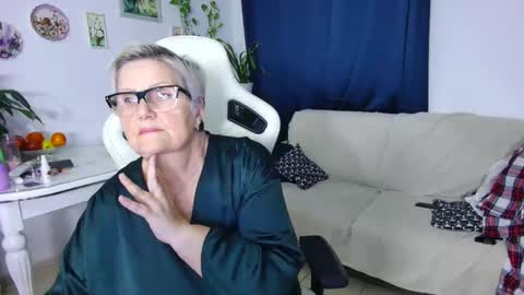 Selenna online show from January 18, 8:07 pm