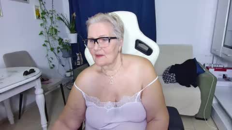 Selenna online show from April 10, 5:39 pm