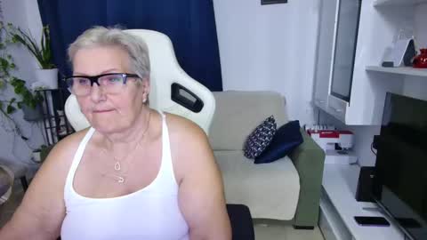 Selenna online show from April 22, 5:42 pm