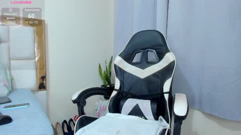 SelennaFox online show from June 25, 5:12 am