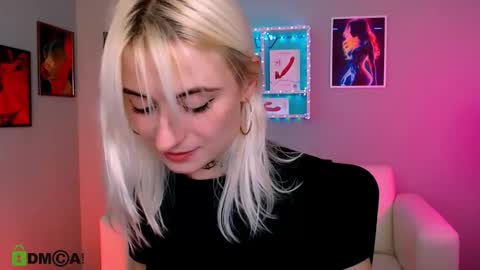 Selena online show from December 5, 8:39 pm