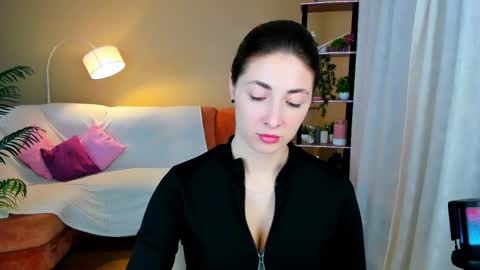 sensitiveheartt online show from October 1, 8:30 pm