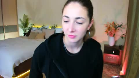 sensitiveheartt online show from September 25, 8:38 pm