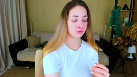 sensitiveheartt online show from December 4, 7:24 pm