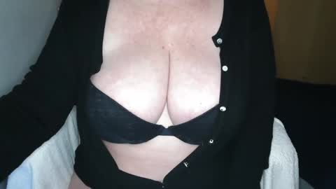 Snapshot of sensual_cris chatting on February 4, 3:57 pm CRIS  online show from February 4, 3:57 pm