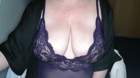 Snapshot of sensual_cris chatting on February 18, 10:38 am CRIS  online show from February 18, 10:38 am