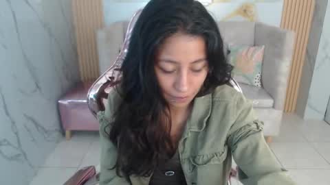 serabella_s online show from December 16, 1:17 pm