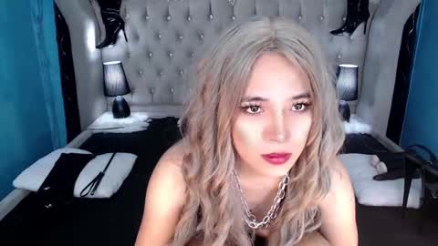 Chloe online show from March 8, 1:57 pm