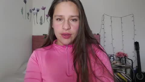 Snapshot of serenity_crystal chatting on December 17, 10:11 pm serenity_crystal online show from December 17, 10:11 pm