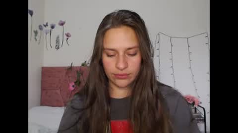 Snapshot of serenity_crystal chatting on December 21, 9:58 pm serenity_crystal online show from December 21, 9:58 pm