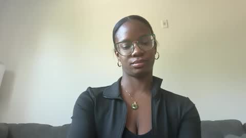 Serenity Bee   online show from May 10, 3:29 pm