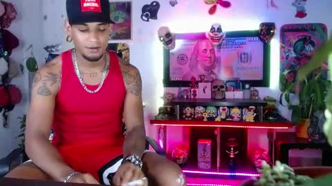 Aharon  ravelo online show from May 31, 5:39 am