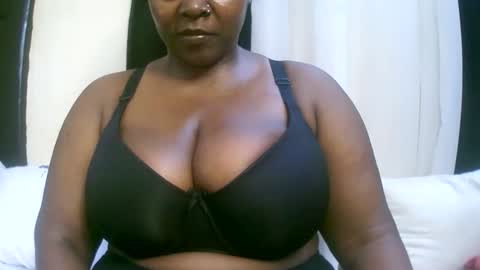 sexxi_ebony online show from March 18, 12:33 pm