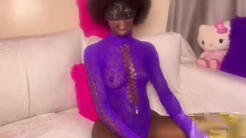sexy_aluna online show from June 8, 9:05 pm