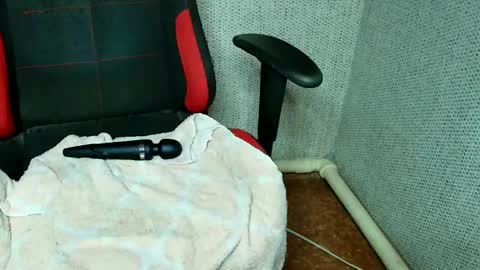 Jessica  Face only in pvt or in snapchat Dont ask more.... online show from December 20, 9:44 pm