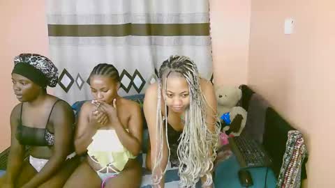 sexy_bluegirl online show from December 16, 12:29 am