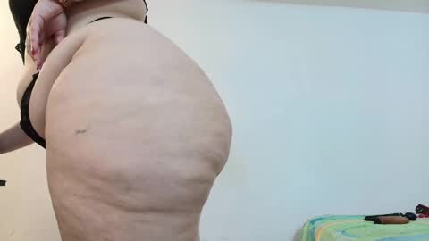 Snapshot of sexy_curvi chatting on February 20, 8:14 pm karla           instagram  online show from February 20, 8:14 pm