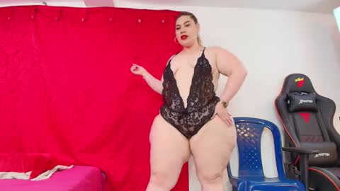 Snapshot of sexy_curvi chatting on October 16, 5:01 pm karla           instagram  online show from October 16, 5:01 pm