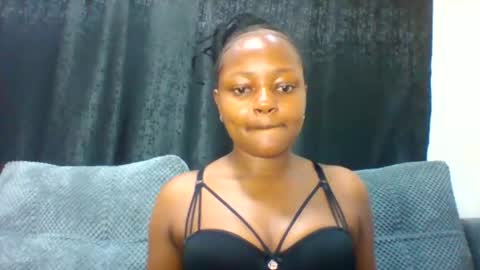 sexy_divaaa online show from May 28, 12:36 pm
