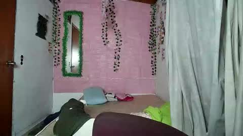 sexy lolas online show from February 2, 3:37 am