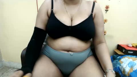 sexy_mandakini online show from May 4, 4:13 pm
