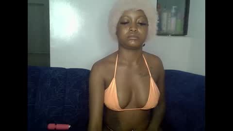 sexyasspetitte_ online show from May 24, 7:31 pm