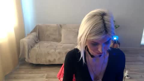 sexybeatriice online show from March 31, 9:10 am