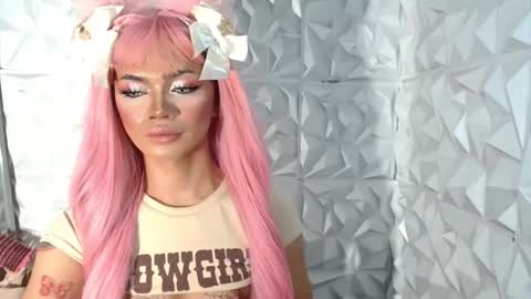 Snapshot of sexyhotbabe18 chatting on October 7, 4:25 pm sexyhotbabe18 online show from October 7, 4:25 pm