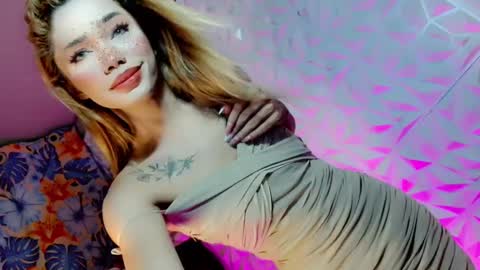 Snapshot of sexyhotbabe18 chatting on February 17, 7:33 pm sexyhotbabe18 online show from February 17, 7:33 pm