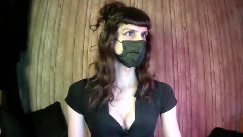 Snapshot of sexyirishcat chatting on February 11, 12:36 pm elsathedarlin online show from February 11, 12:36 pm