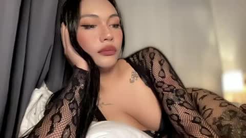 maxine online show from May 30, 1:53 pm