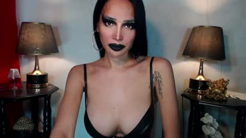 Queen Sofia online show from August 2, 2:24 am